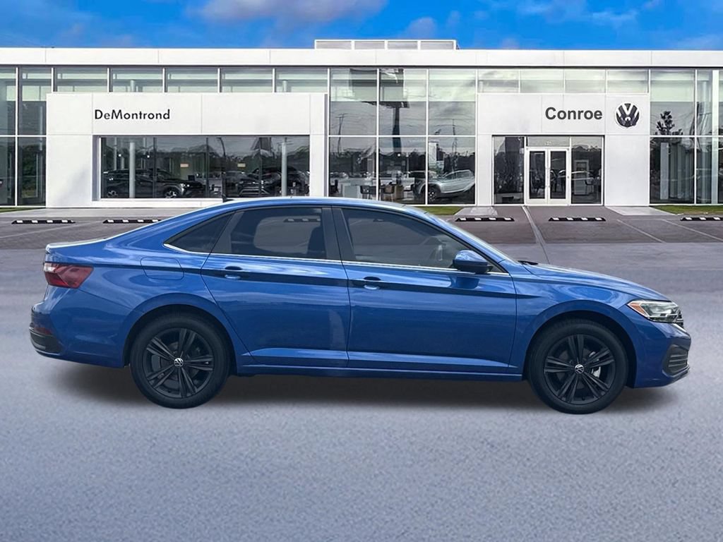 Used 2023 Volkswagen Jetta SE FWD image 4