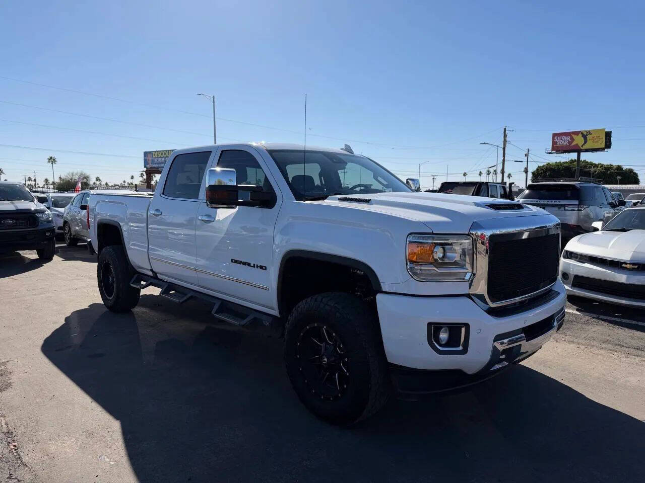 Used 2019 GMC Sierra 2500 Denali w/ Duramax Plus Package AWD/4WD image 12