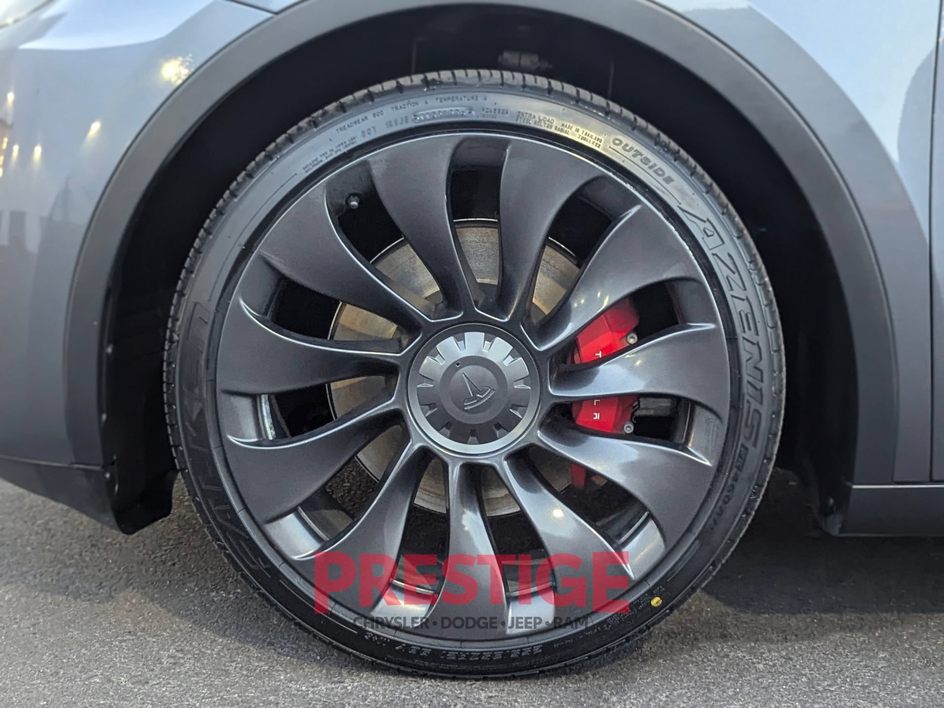 Used 2023 Tesla Model Y Performance AWD/4WD image 15