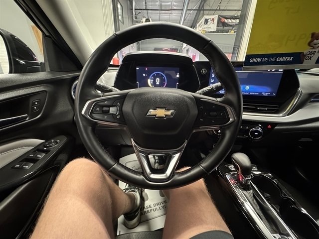 Used 2025 Chevrolet Trax LT w/ LT Convenience Package FWD image 18