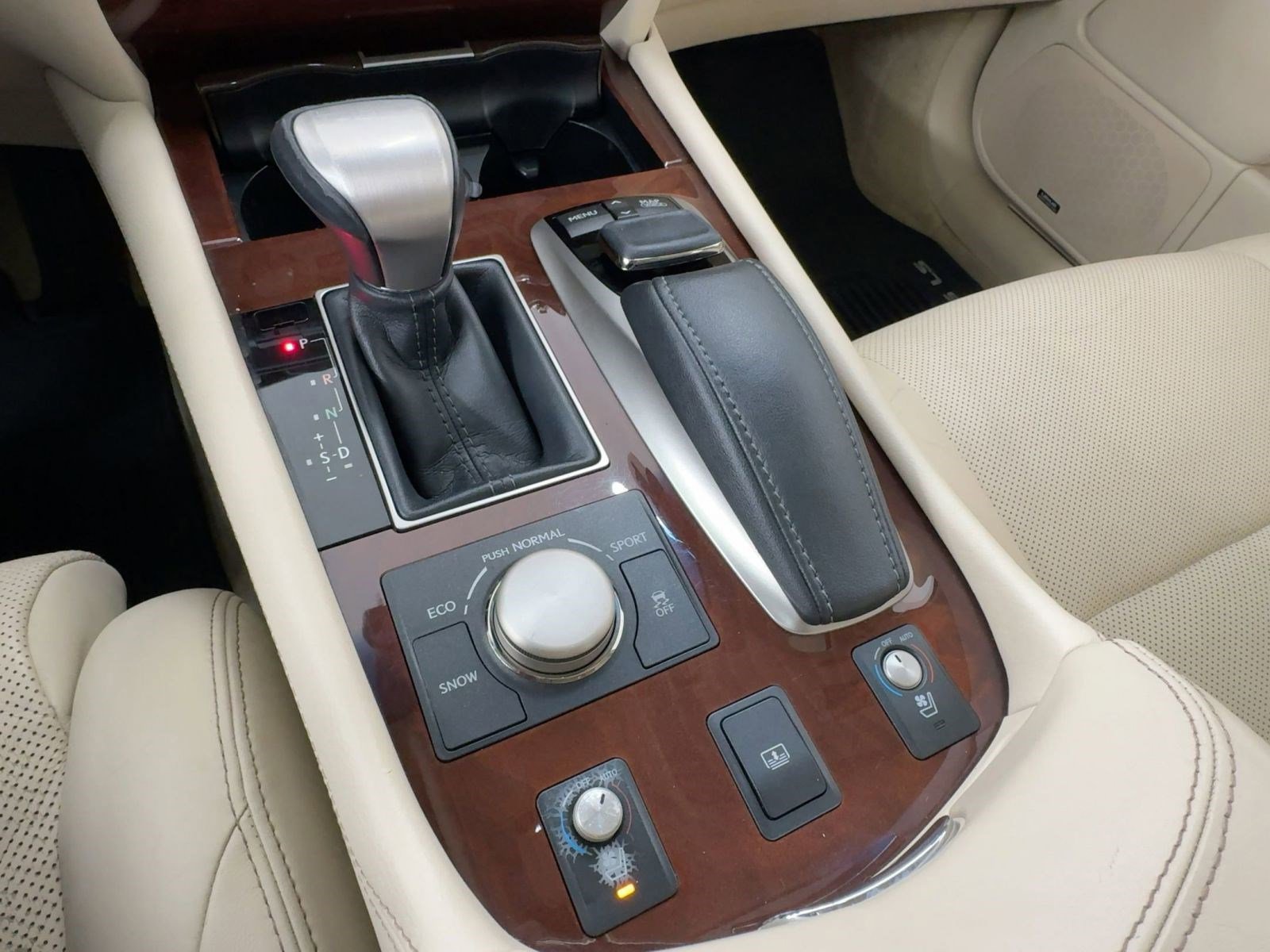 Used 2015 Lexus LS 460 w/ Comfort Package image 16