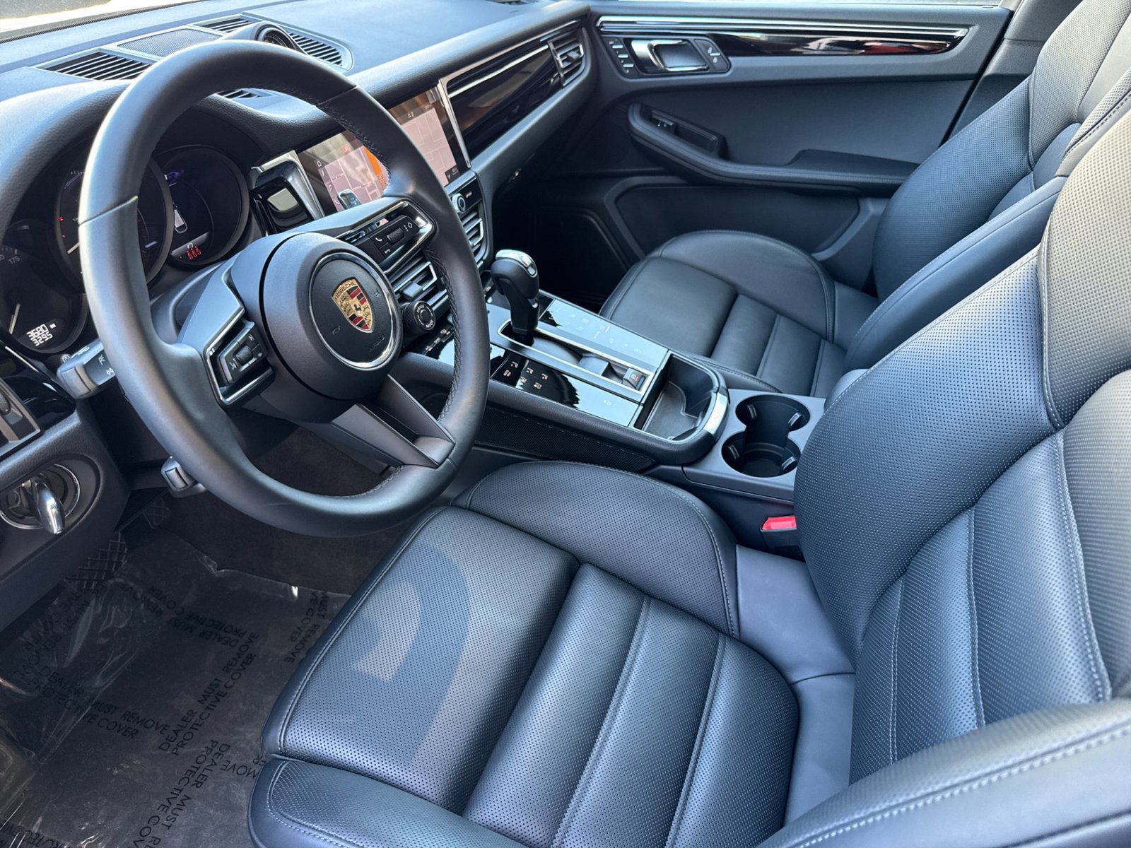 Certified 2026 Porsche Macan AWD/4WD image 4