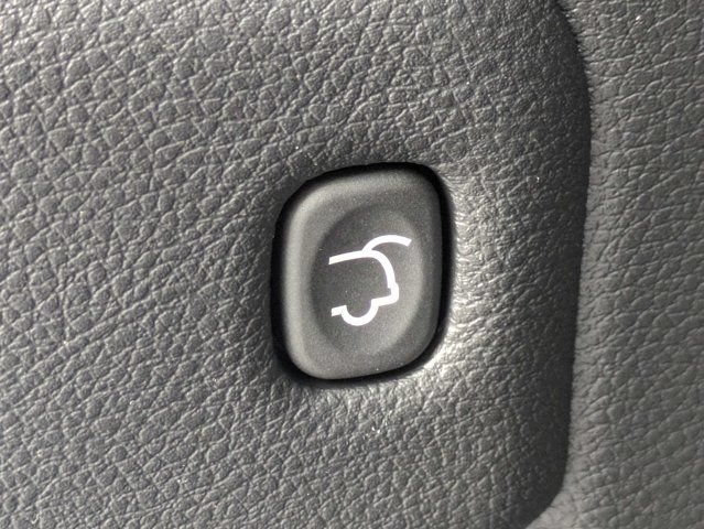 Used 2020 Jeep Grand Cherokee Overland RWD image 13
