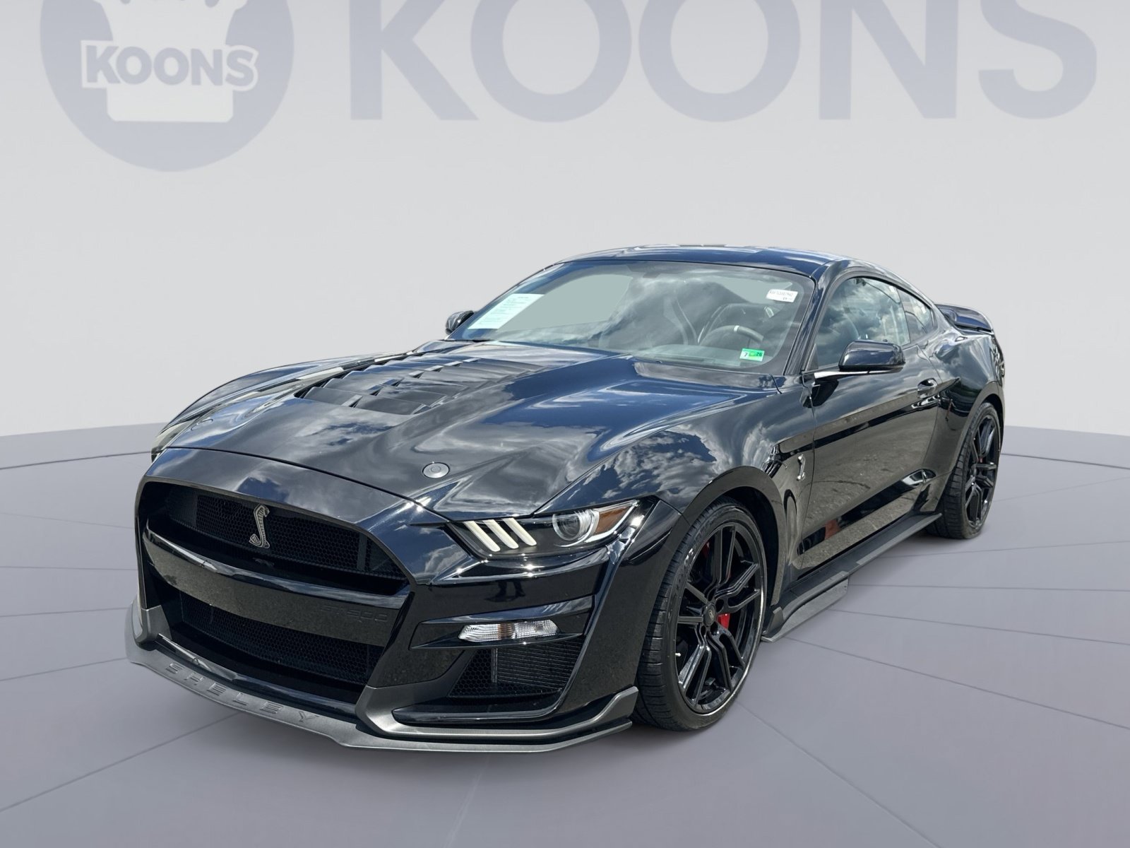 Used 2020 Ford Mustang Shelby GT500 w/ Technology Package RWD image 1