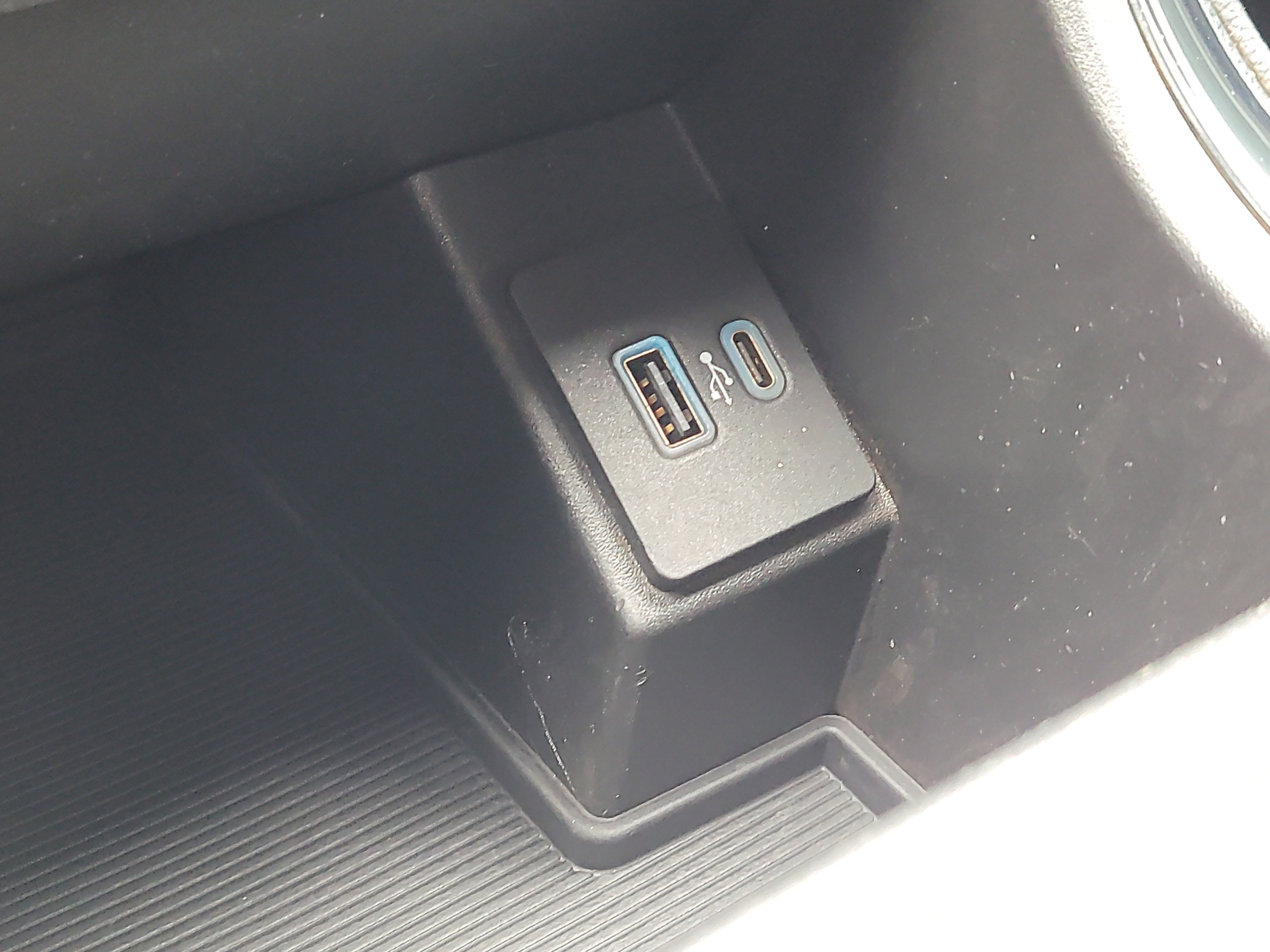 Used 2022 Ford Edge ST AWD/4WD image 29