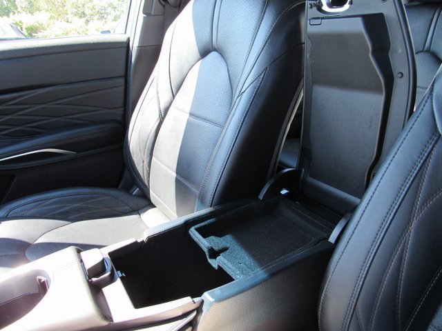 Used 2022 Toyota Avalon Limited image 21