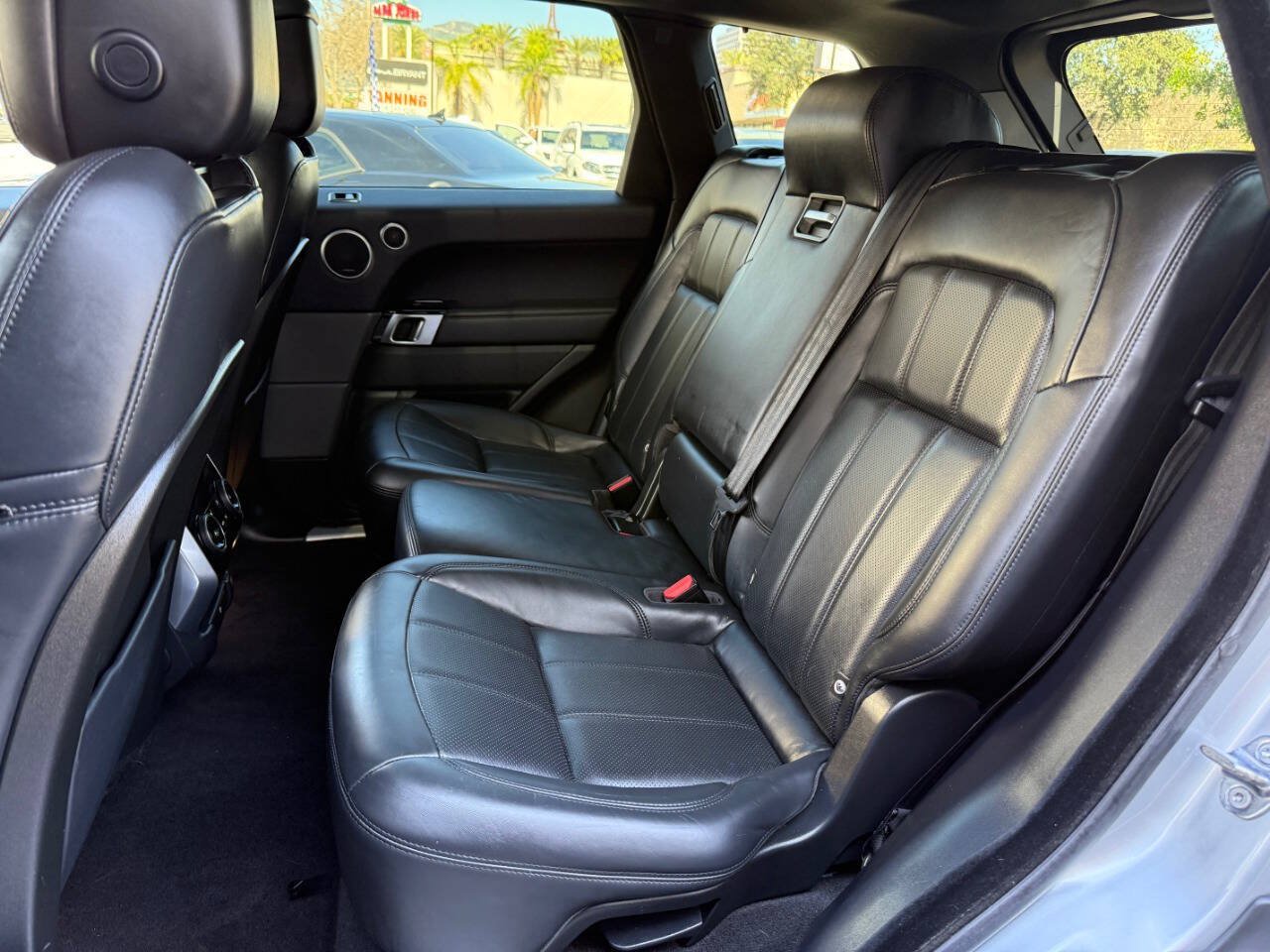 Used 2018 Land Rover Range Rover Sport HSE AWD/4WD image 31