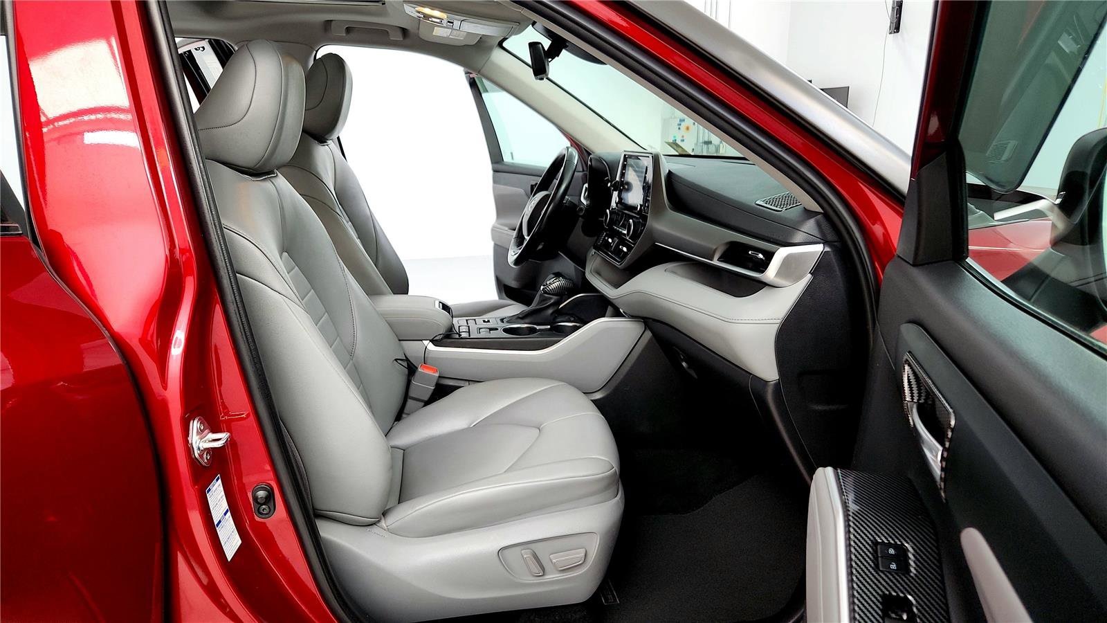 Certified 2022 Toyota Highlander XLE image 17