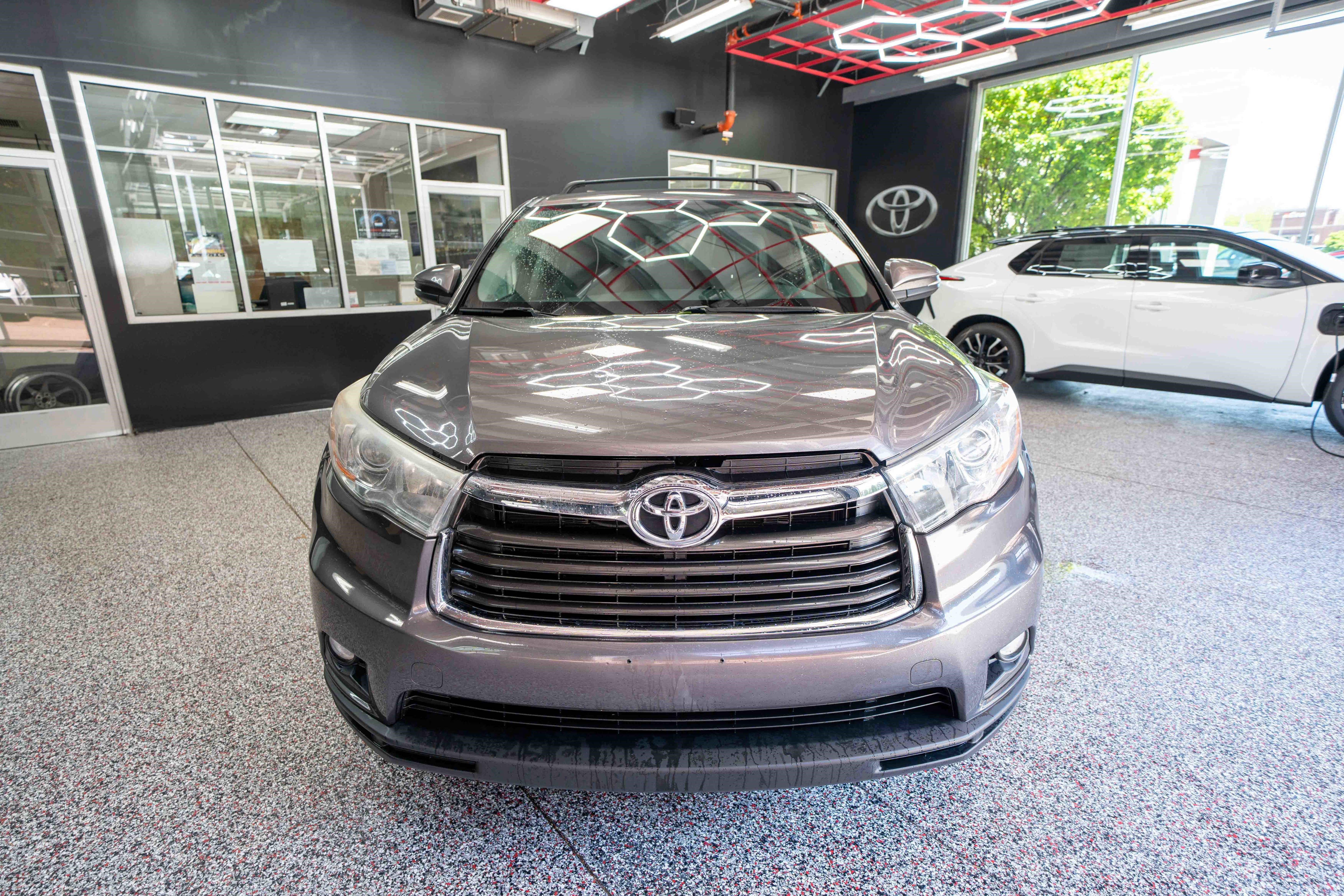 Used 2016 Toyota Highlander Plus AWD/4WD image 6