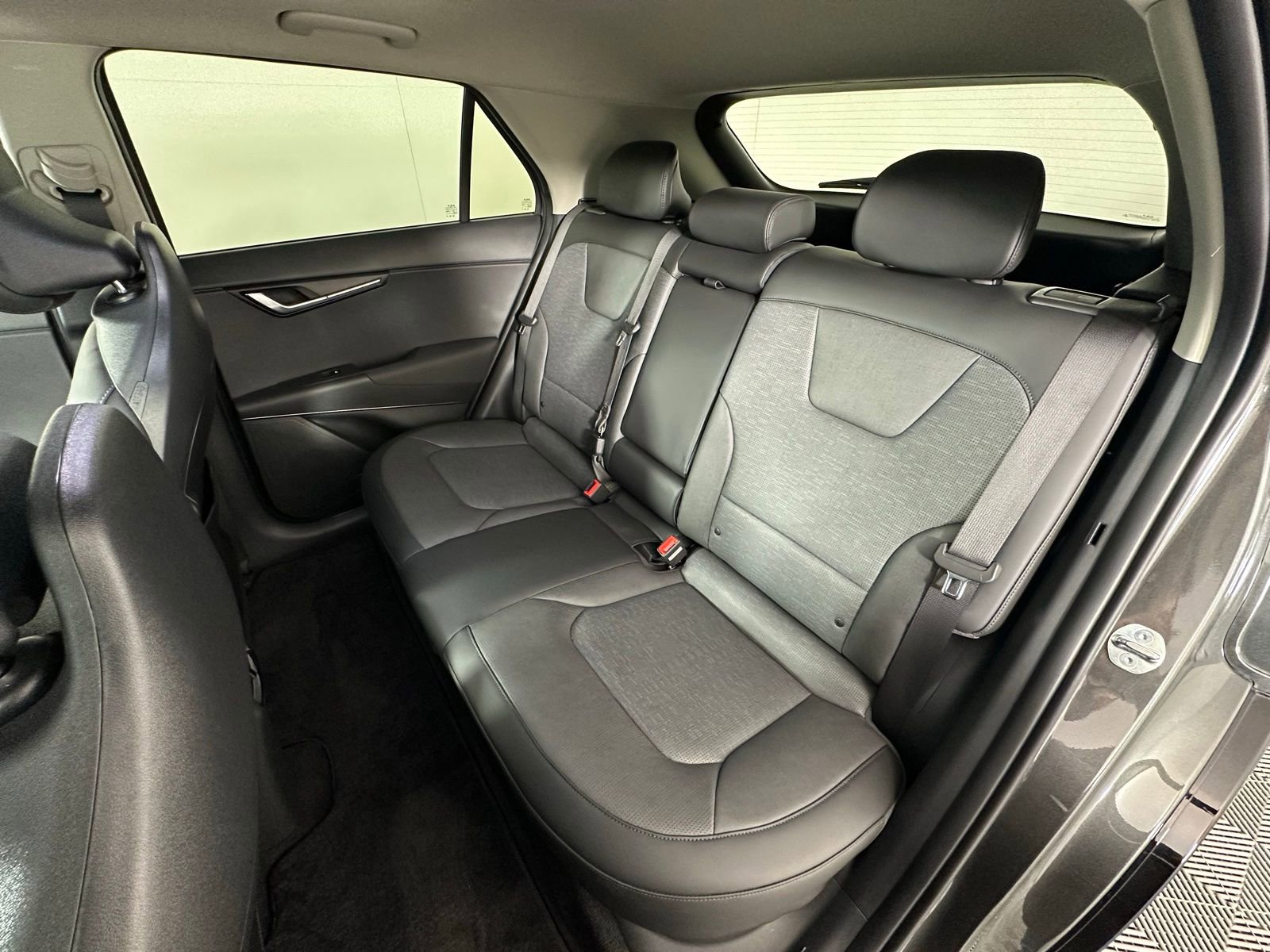 Used 2024 Kia Niro Wave image 37