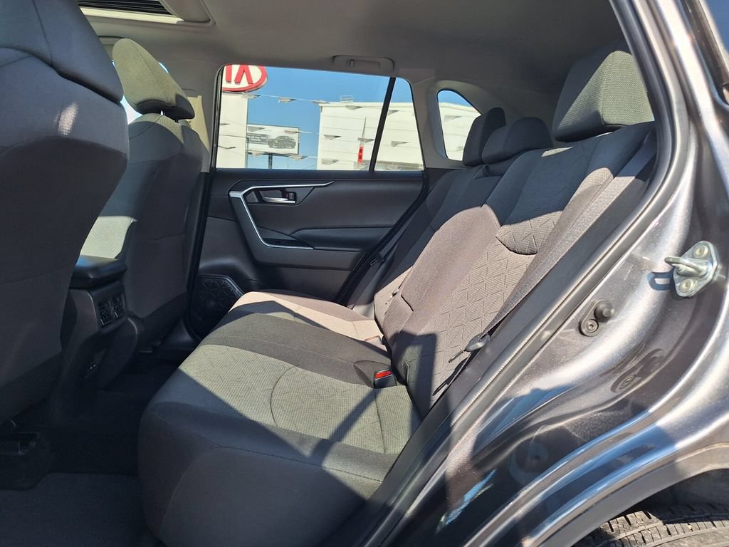 Used 2022 Toyota RAV4 XLE w/ Convenience Package FWD image 10