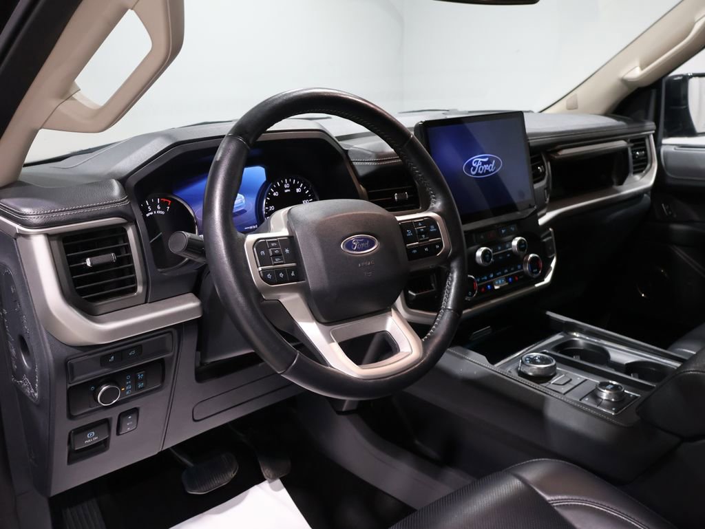 Used 2024 Ford Expedition XLT image 16