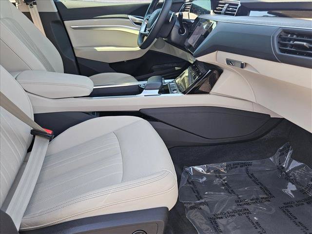 Used 2024 Audi Q8 e-tron Premium Plus w/ Premium Plus Package AWD/4WD image 21