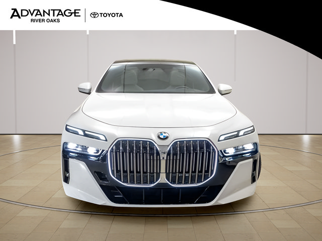 Used 2023 BMW 760i xDrive AWD/4WD image 3