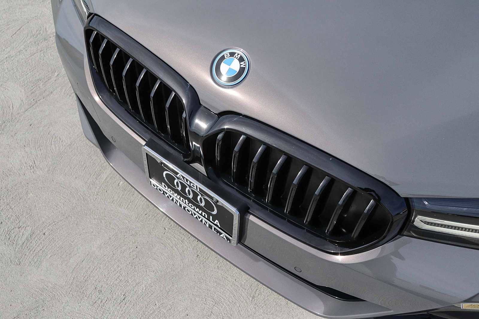 Used 2022 BMW 530e w/ M Sport Package image 8