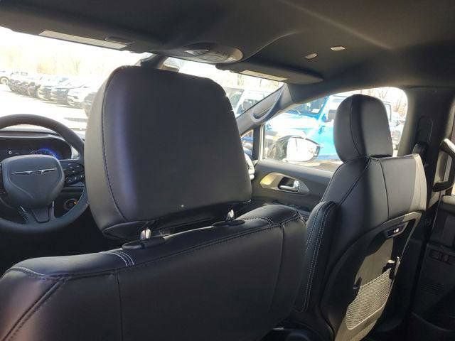 New 2026 Chrysler Pacifica Select w/ S Appearance Package FWD image 11
