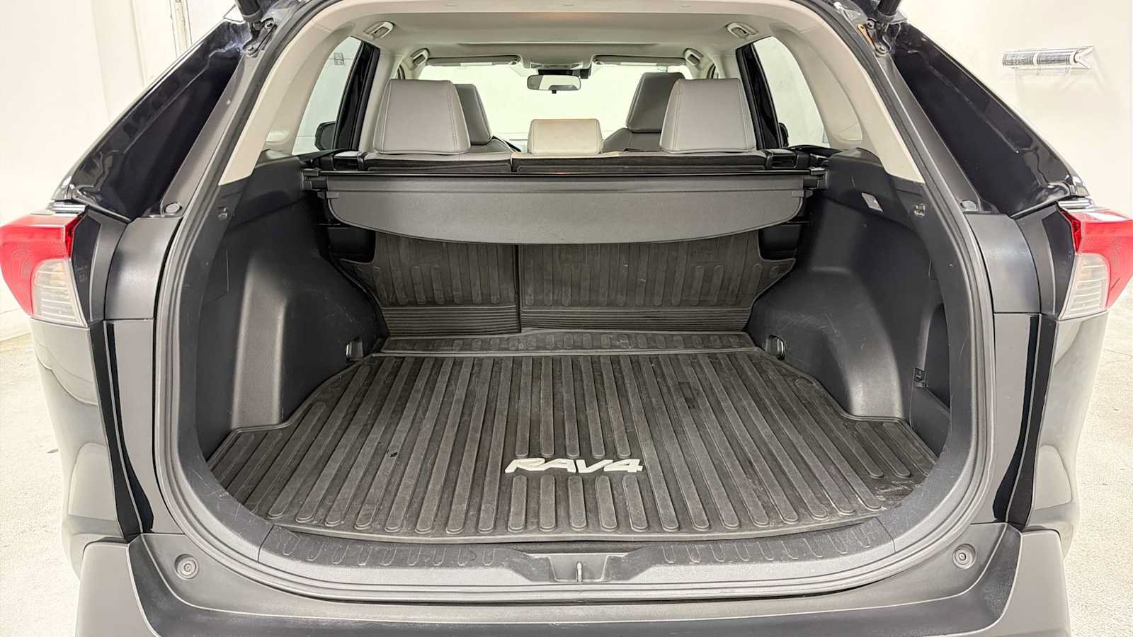 Certified 2019 Toyota RAV4 XLE Premium w/ Cold Weather Package AWD/4WD image 27