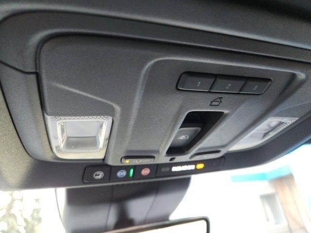 Used 2025 Chevrolet Silverado 1500 High Country w/ Technology Package image 21