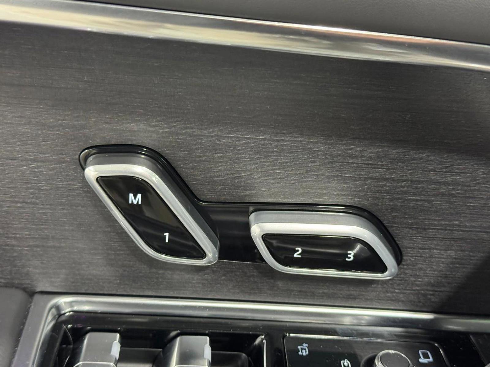 Used 2023 Land Rover Range Rover SE image 25