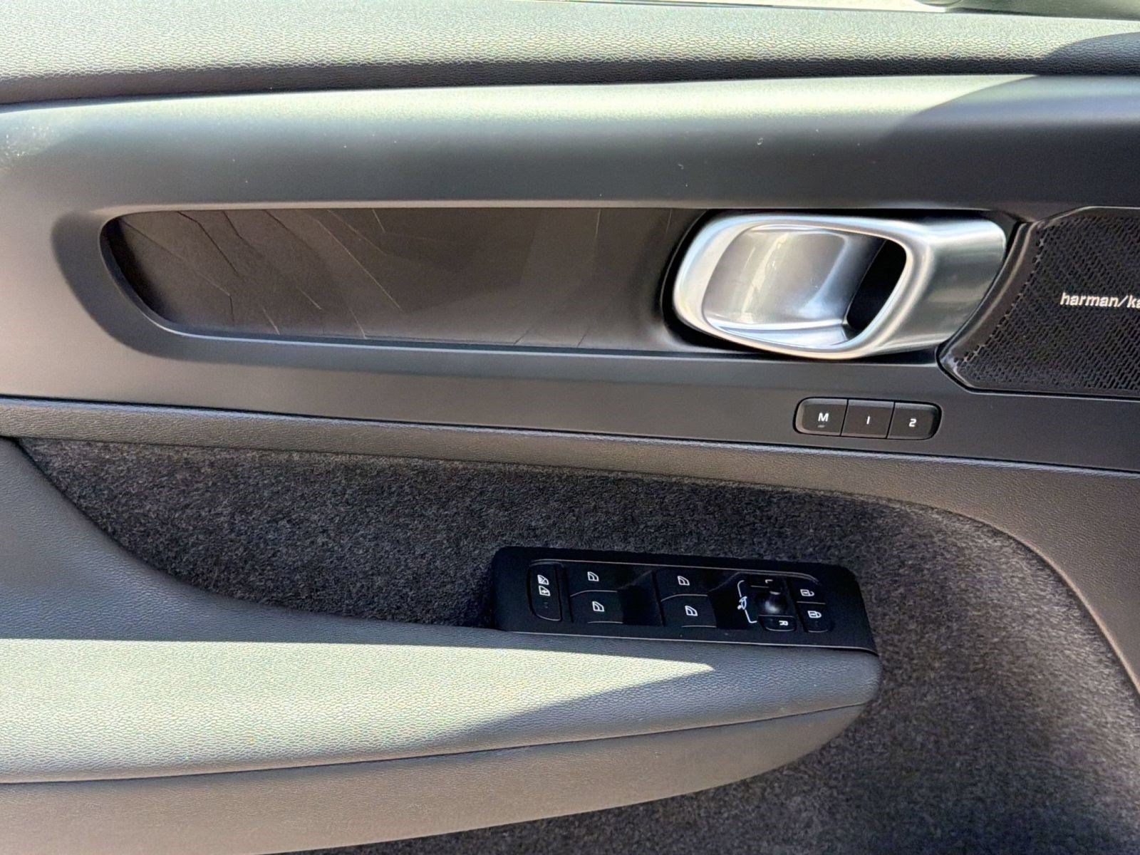 Certified 2024 Volvo C40 P8 Recharge Ultimate w/ Protection Package Premier RWD image 12