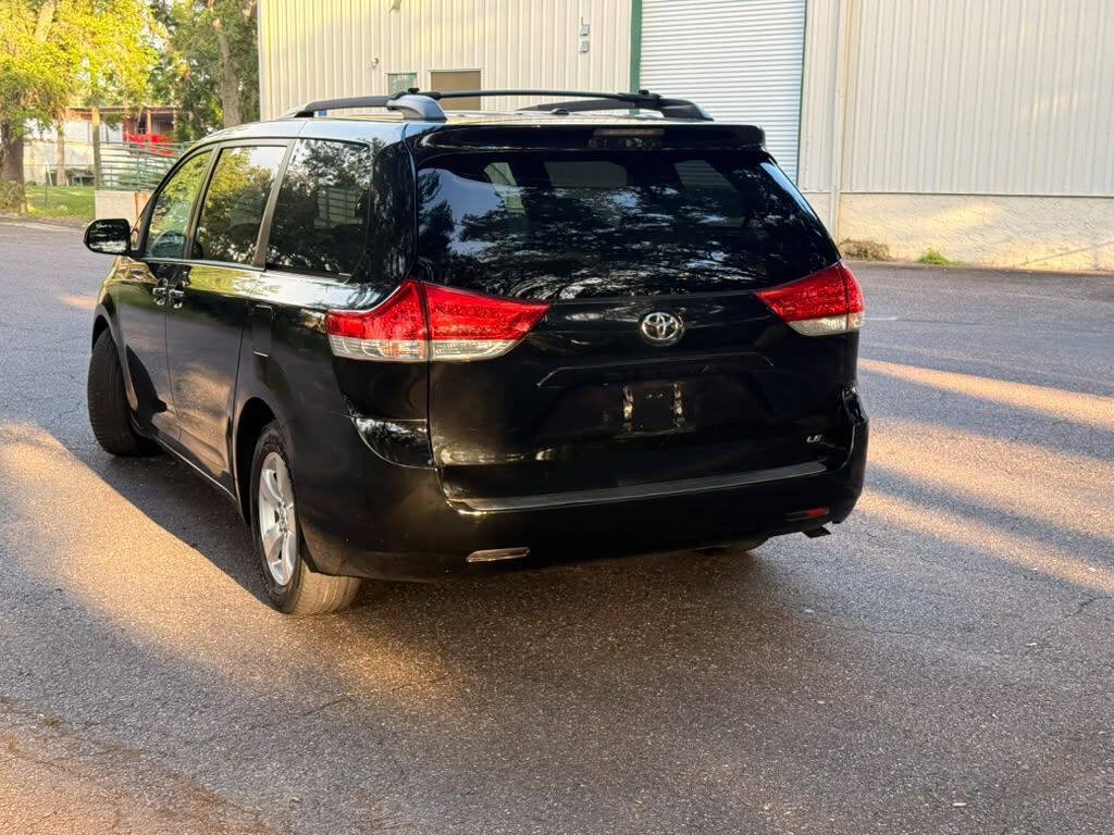 Used 2014 Toyota Sienna LE FWD image 7