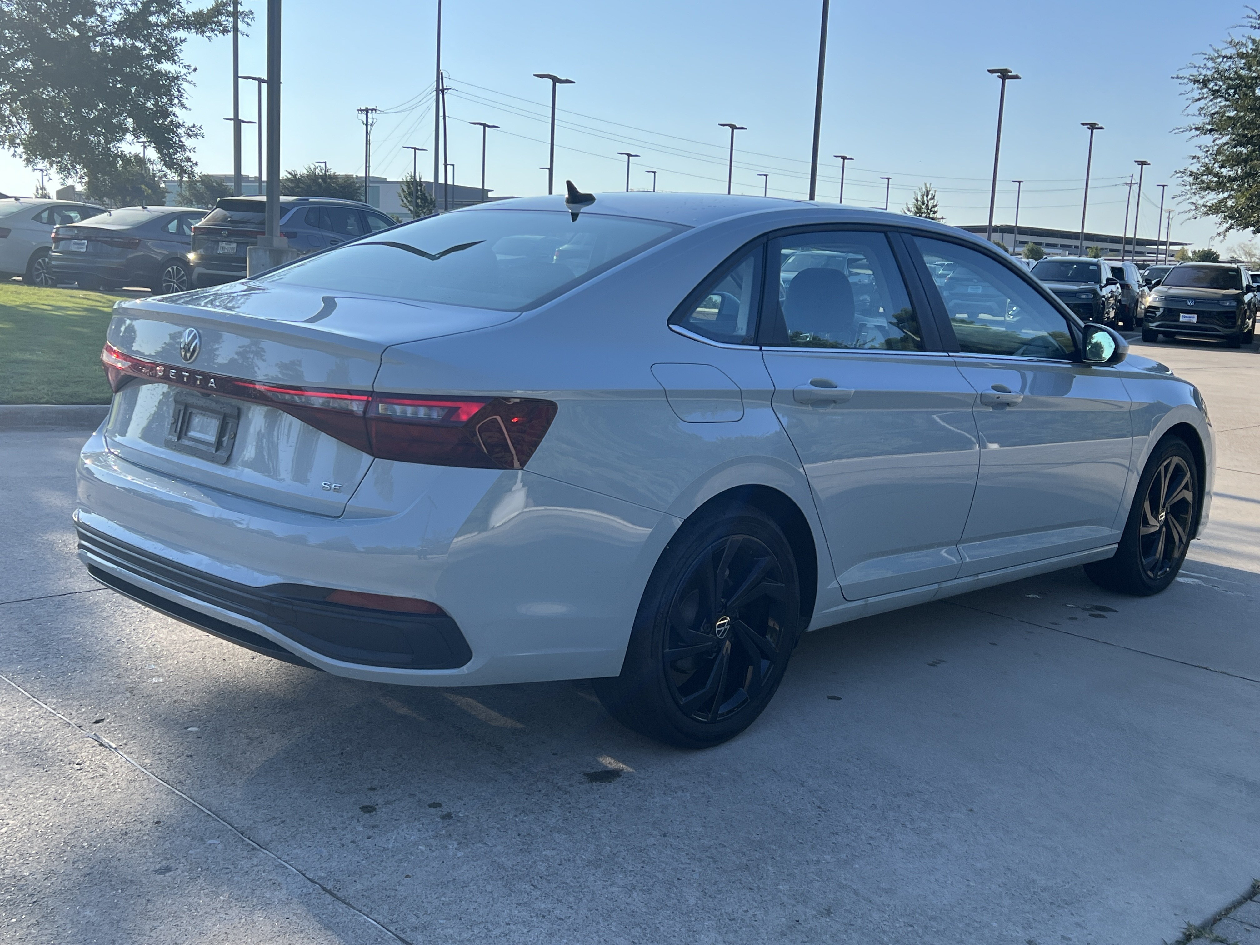 Certified 2025 Volkswagen Jetta SE w/ Sunroof Package FWD image 9