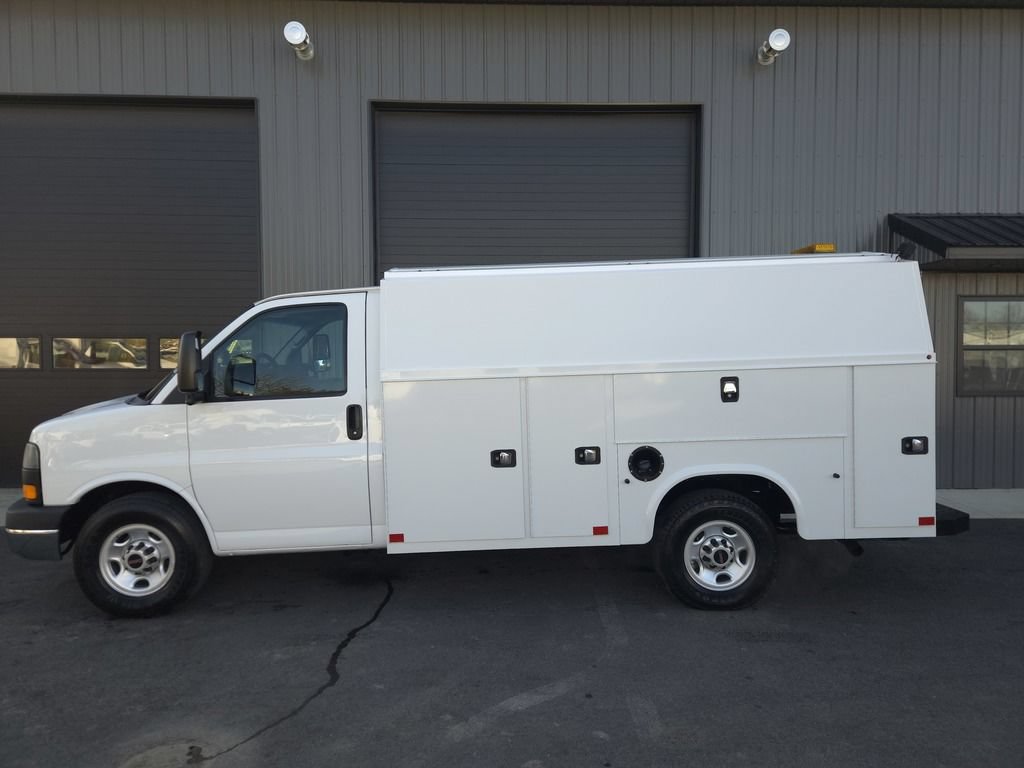 Used 2015 GMC Savana 3500 RWD image 1