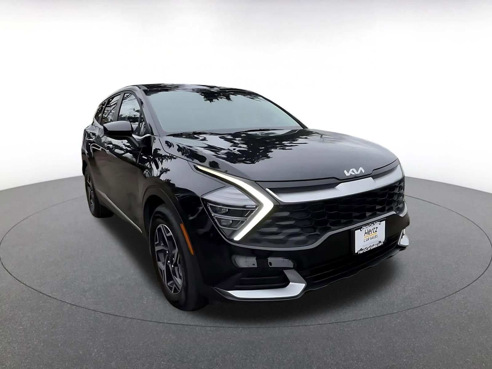 Used 2025 Kia Sportage LX image 3