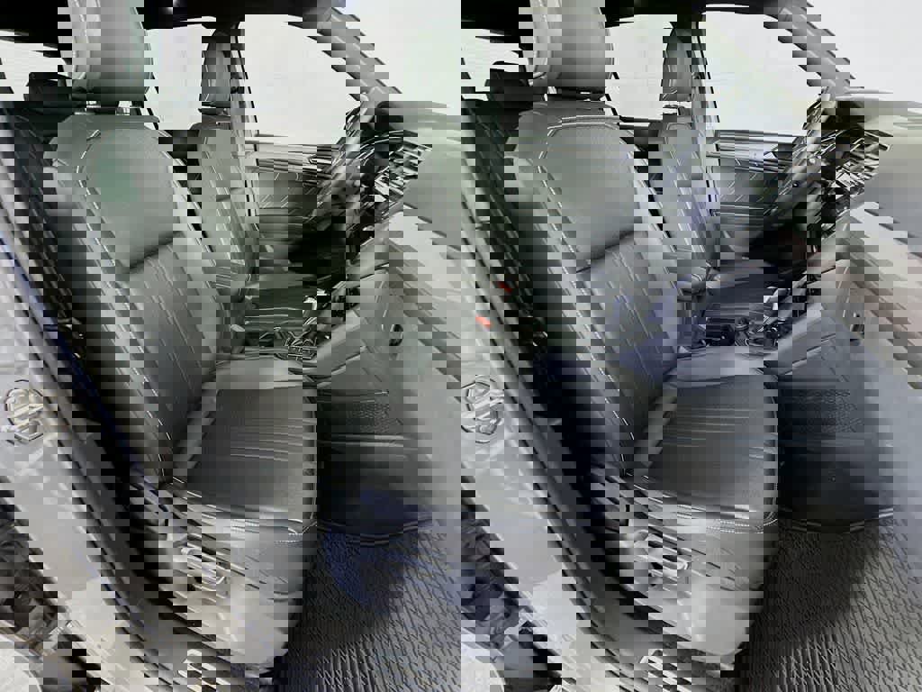 Used 2023 Volkswagen Tiguan SE R-Line image 16