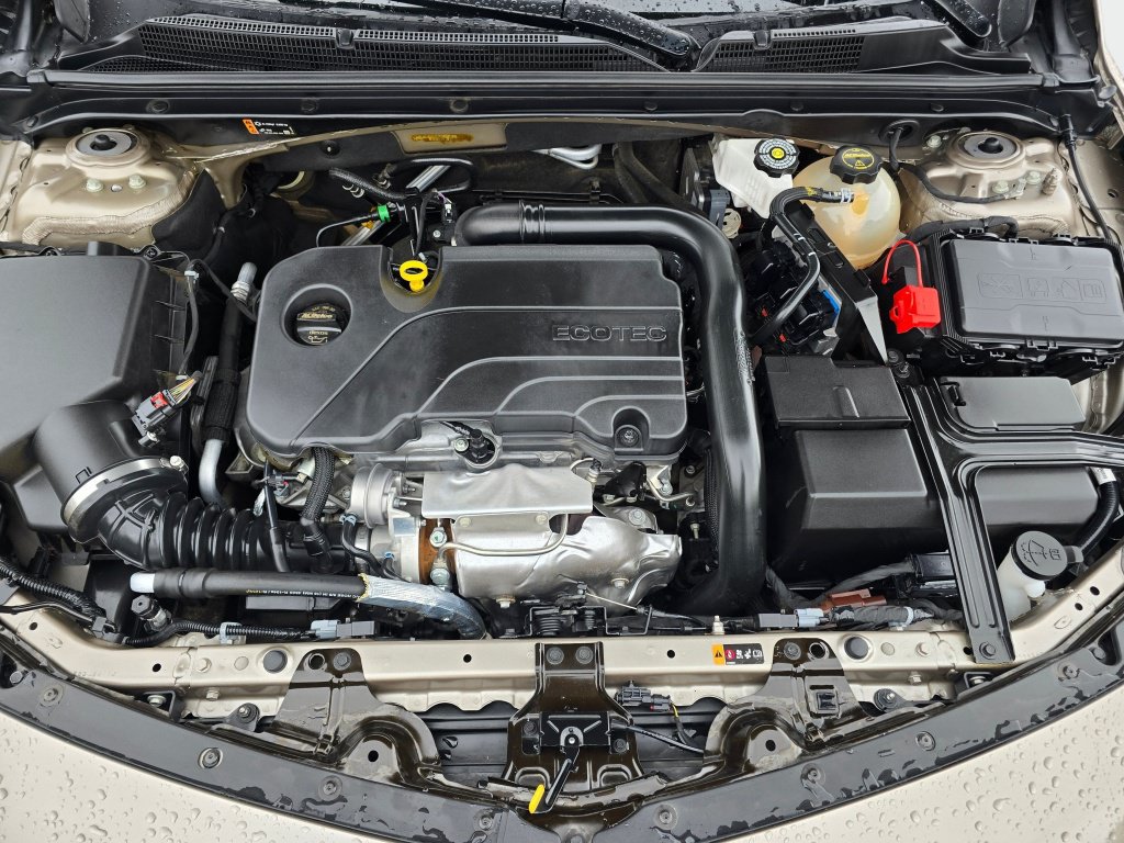 Used 2025 Chevrolet Malibu LT FWD image 10