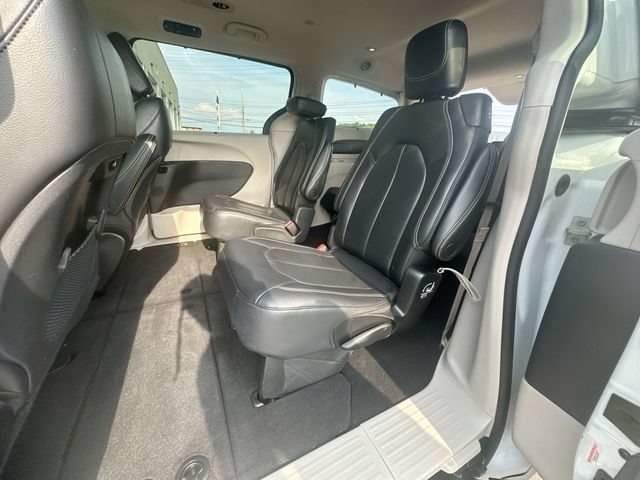 Certified 2022 Chrysler Pacifica Touring-L FWD image 23