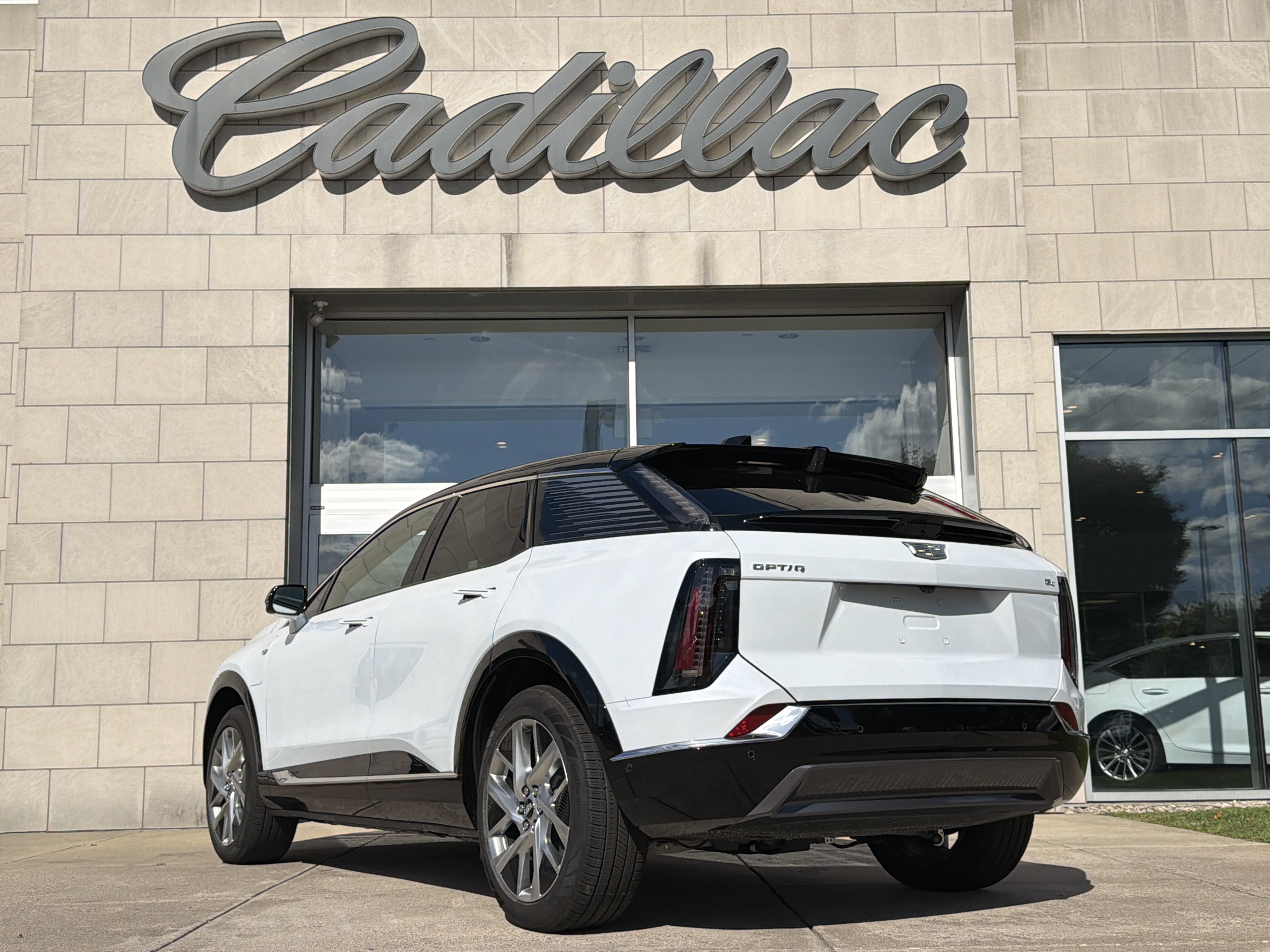 New 2027 Cadillac Optiq Premium Luxury w/ LPO, Floor Liner Package AWD/4WD image 8
