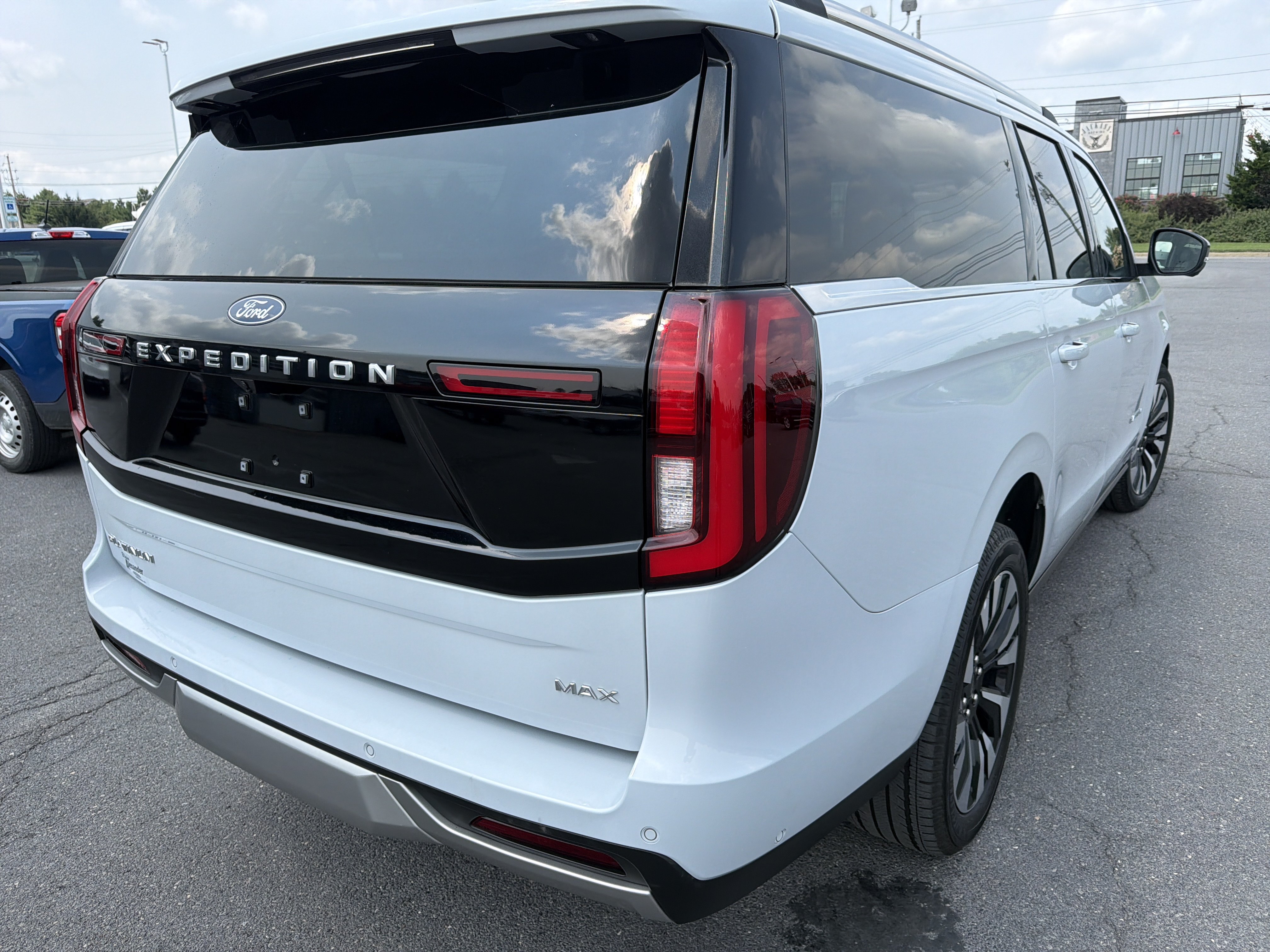 Used 2025 Ford Expedition Max Platinum w/ Driver's Package AWD/4WD image 3