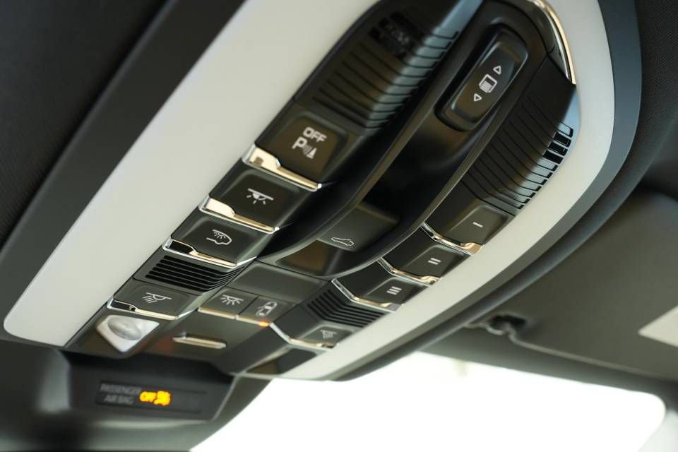 Certified 2026 Porsche Macan AWD/4WD image 35