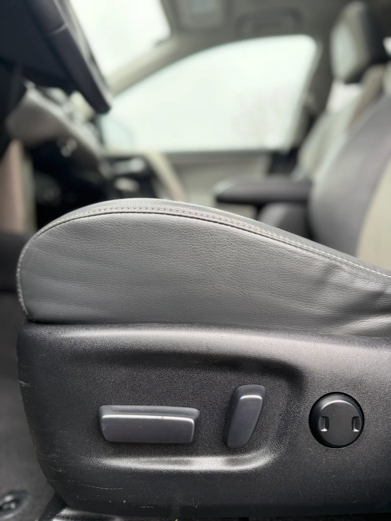 Used 2015 Toyota RAV4 Limited image 26
