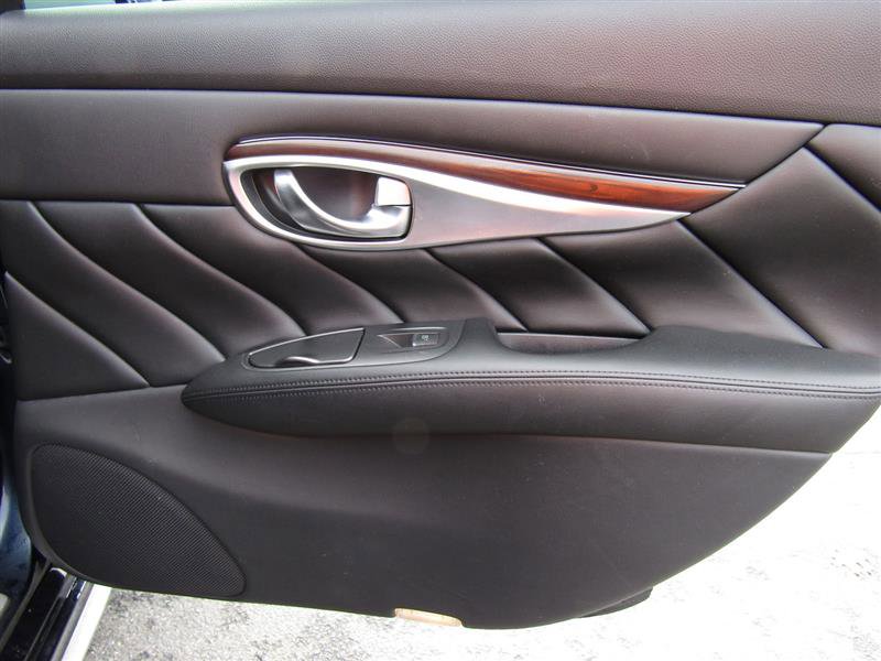 Used 2016 INFINITI Q70 L 3.7 image 40