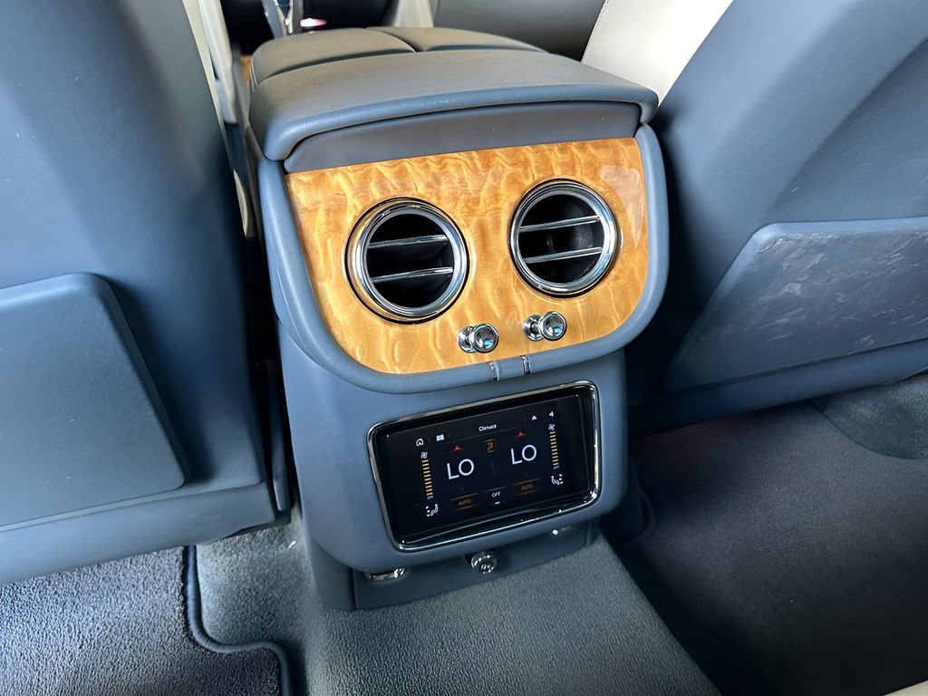 Used 2021 Bentley Bentayga image 35