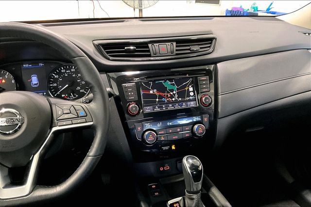 Used 2019 Nissan Rogue SV w/ Premium Package image 9