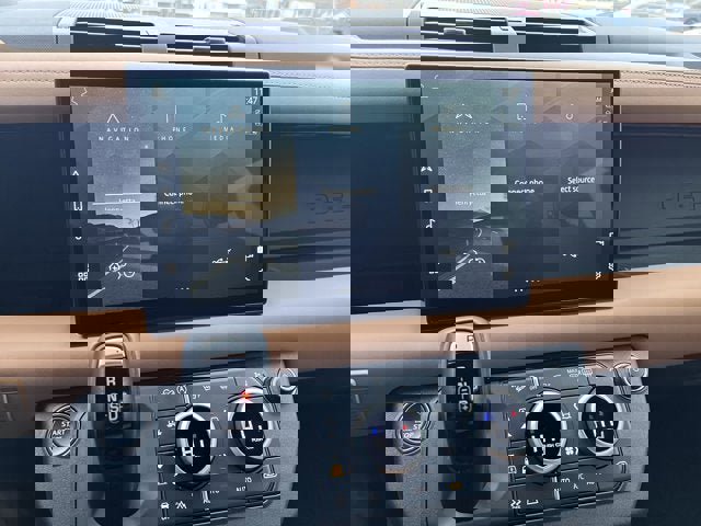 Used 2023 Land Rover Defender 110 V8 image 13