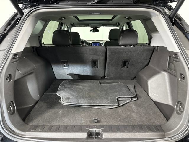 Used 2023 GMC Terrain SLE w/ Driver Convenience Package image 27