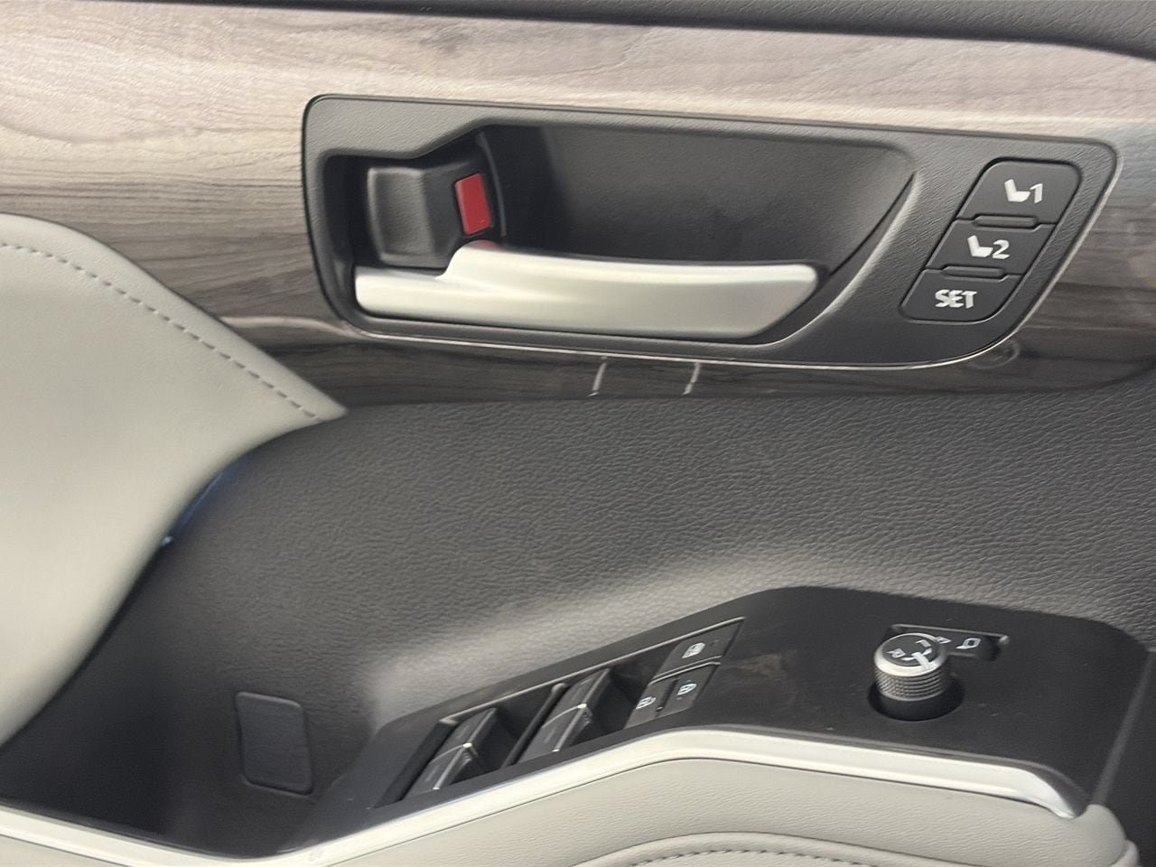 New 2026 Toyota Highlander Limited AWD/4WD image 18