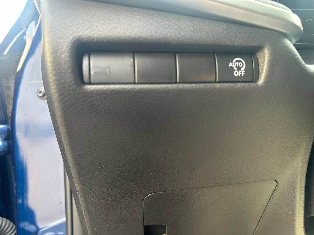 Certified 2025 Nissan Kicks SV FWD image 18