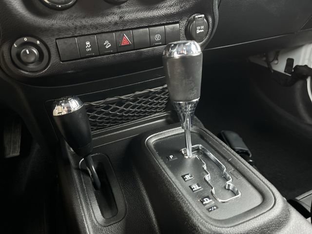 Used 2016 Jeep Wrangler Sahara w/ Connectivity Group AWD/4WD image 22