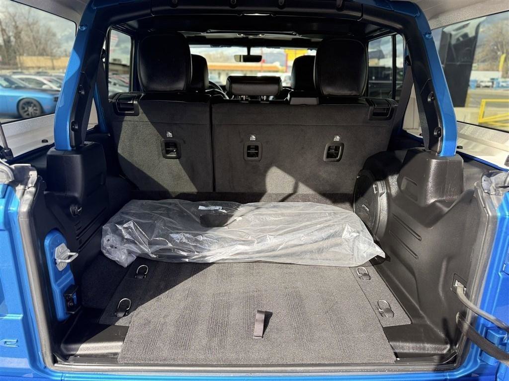 Used 2023 Jeep Wrangler Sahara w/ Cold Weather Group image 17