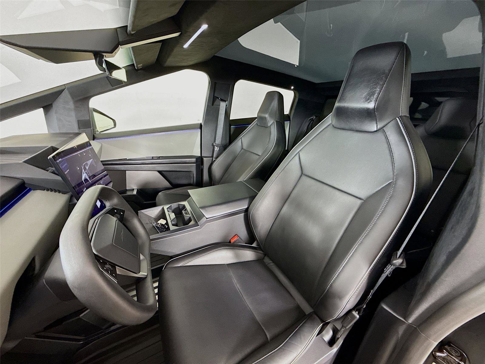 Used 2024 Tesla Cybertruck AWD Crew Cab image 2