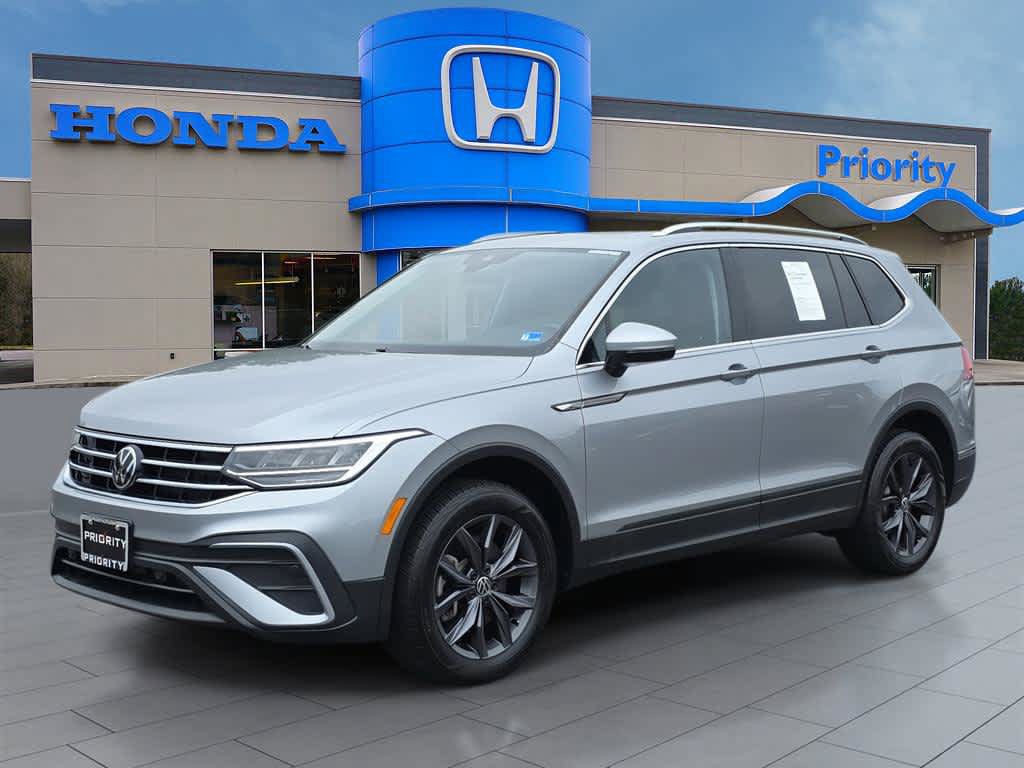 Used 2023 Volkswagen Tiguan SE w/ Panoramic Sunroof Package AWD/4WD image 1