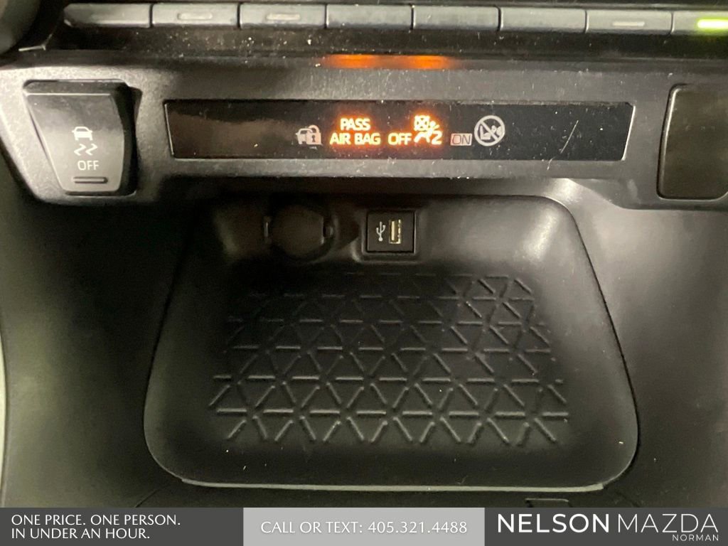 Used 2024 Toyota RAV4 SE image 37