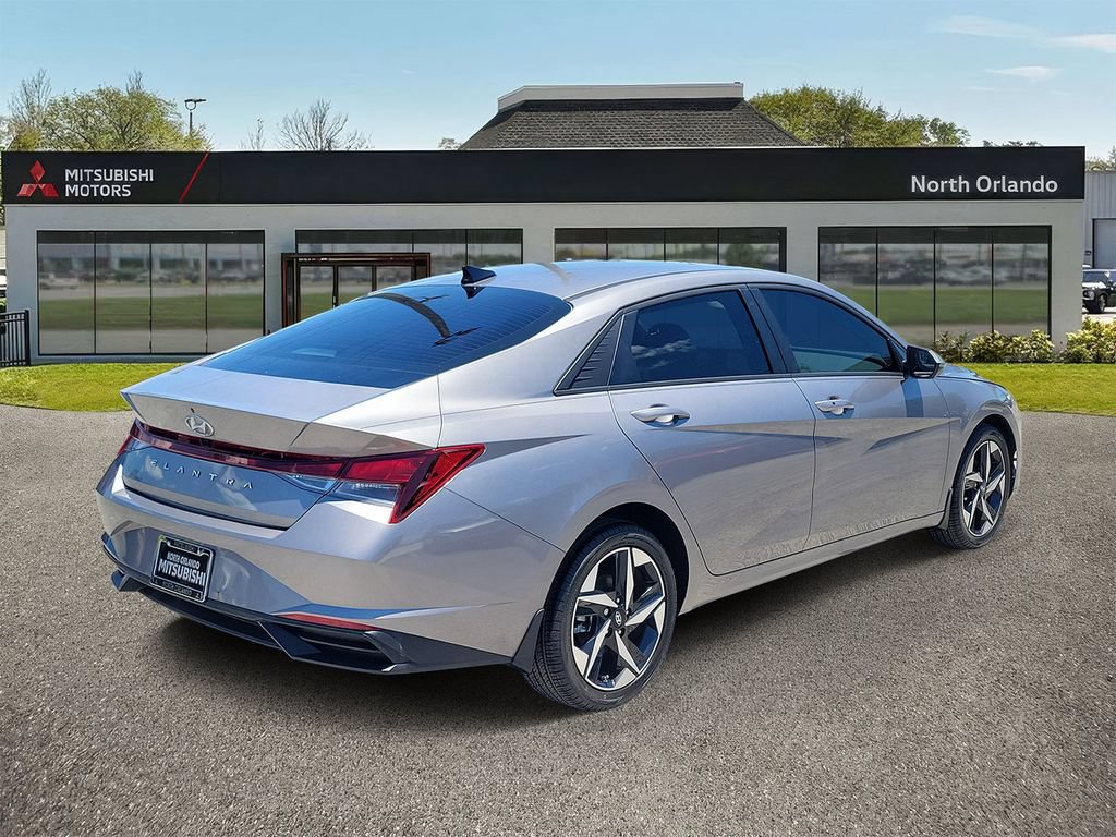 Used 2023 Hyundai Elantra SEL w/ Convenience Package FWD image 3