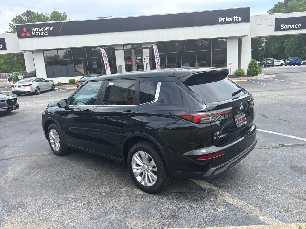 New 2026 Mitsubishi Outlander ES FWD image 5