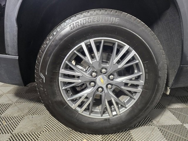 Used 2025 Chevrolet Traverse LT image 22